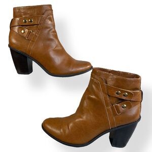 Bar lll Brown Faux Leather Ankle Boot Chunky Heel Women Size 8 Buckle Detail